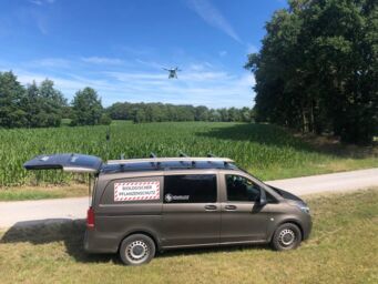 Innovative Landwirtschaft – Drohne verteilt Nützlinge zur Maiszünsler-Bekämpfung. Innovative Landwirtschaft – Drohne verteilt Nützlinge zur Maiszünsler-Bekämpfung. - 449980337_947405833850639_1537121083541716205_n