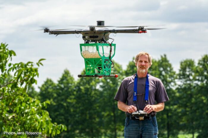 Drohne für Trichogramma-Ausbringung – kaufen, selbst fliegen und Maiszünsler effektiv bekämpfen. Drohne für Trichogramma-Ausbringung – kaufen, selbst fliegen und Maiszünsler effektiv bekämpfen. - 81942979_2804357106253283_2856208029852893184_n