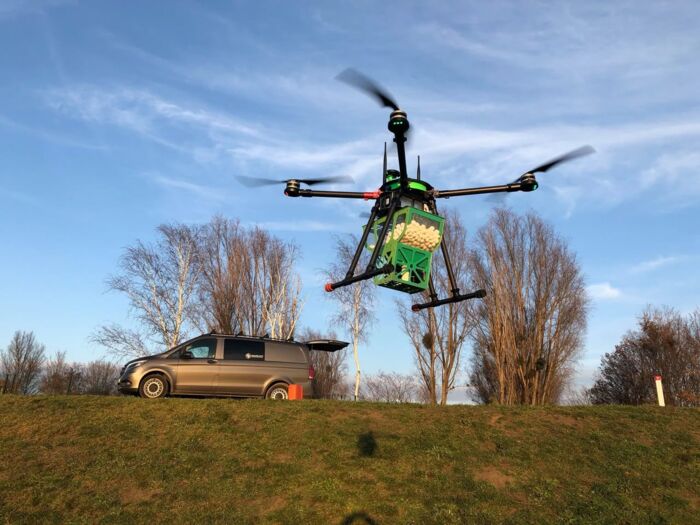 Natürlicher Pflanzenschutz aus der Luft – Trichogramma-Ausbringung mit Drohne. Natürlicher Pflanzenschutz aus der Luft – Trichogramma-Ausbringung mit Drohne. - 131555836_3704963642859287_7302342047796578497_n